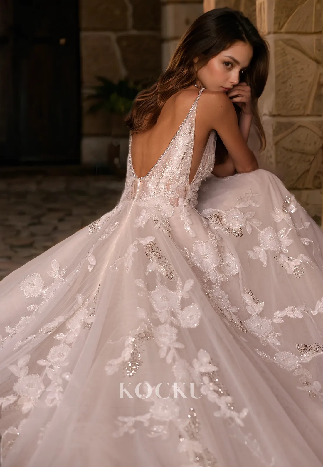 Deep V-Neck Spaghetti Straps A-Line Sleeveless Appliques Lace Wedding Dress with Beads Bridal Gowns