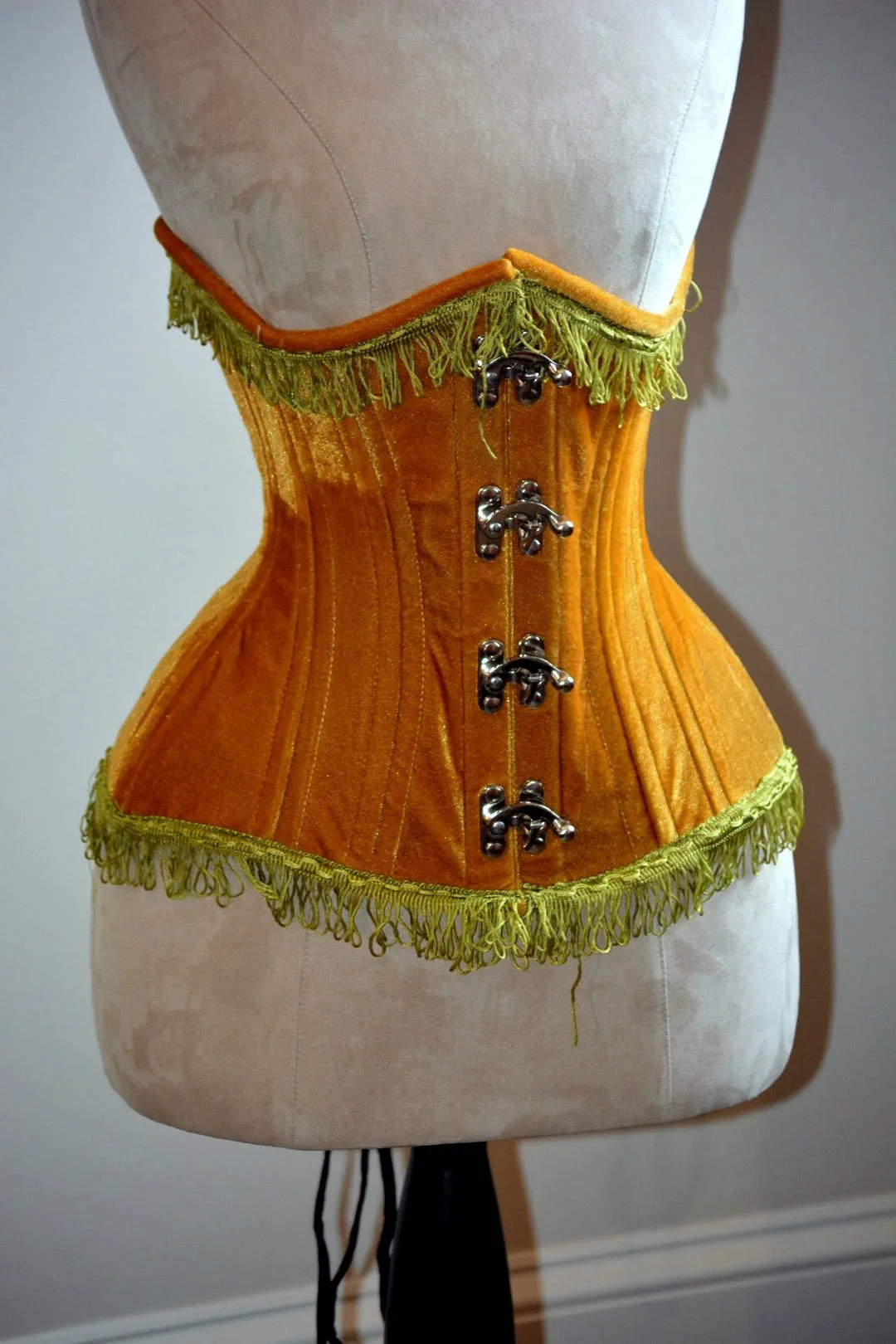 Real double row steel boned underbust velvet corset. Very hourglass waist training corset